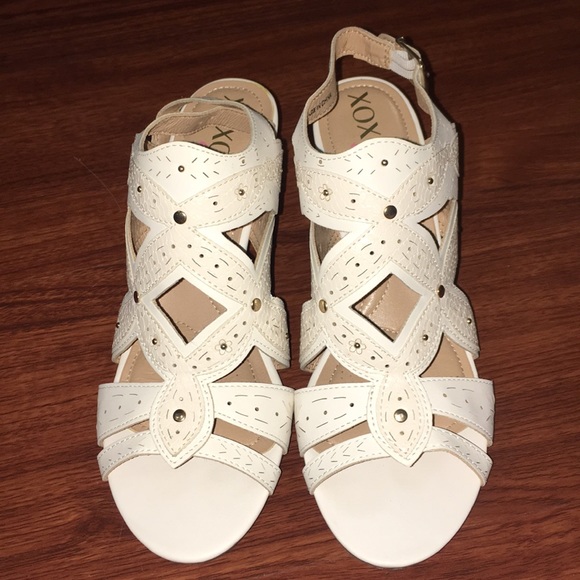 White sandal wedges - Picture 2 of 3